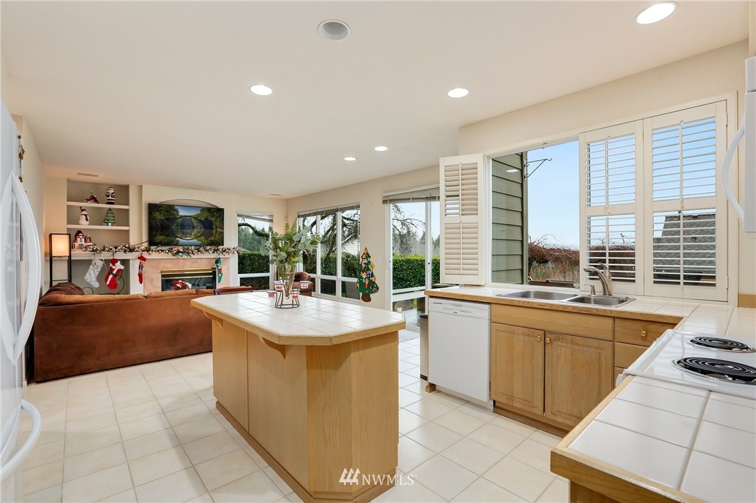20224 29th Avenue Southeast Bothell, WA 98012 - Photo 10 of 38