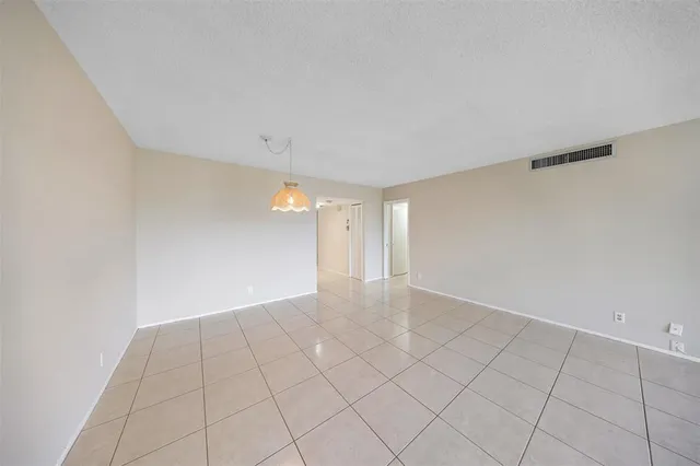 $2,200 | 2601 South Palm Aire Drive, Unit 212, Pompano Beach, FL 33069