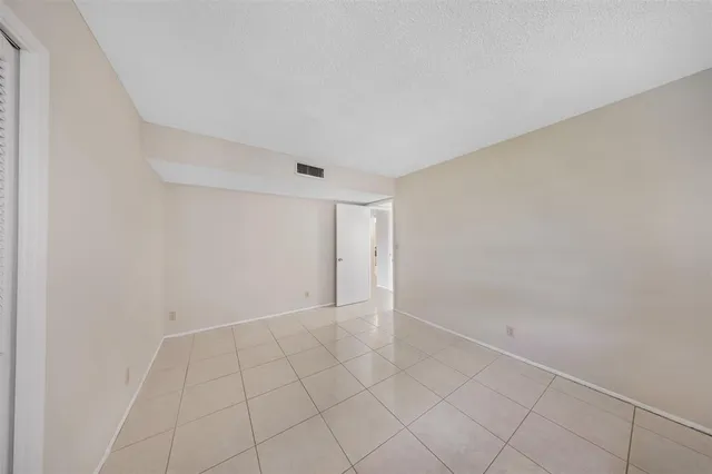$2,200 | 2601 South Palm Aire Drive, Unit 212, Pompano Beach, FL 33069
