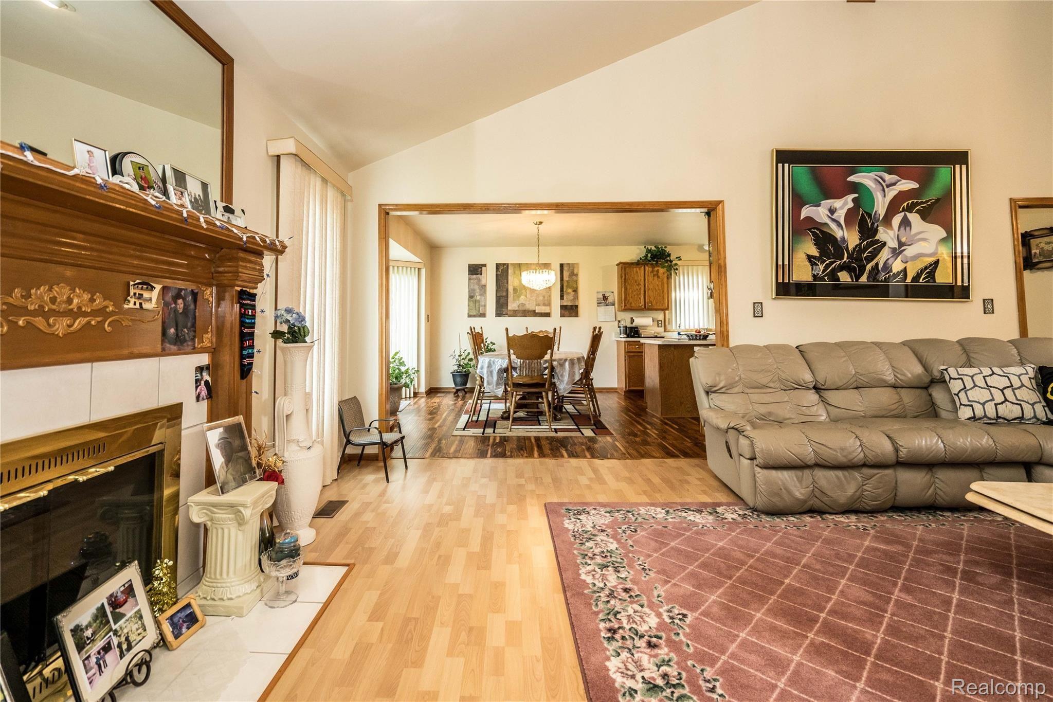 17931 Rocco Drive Macomb, MI 48044 - Photo 23 of 77 DSC05168.jpg