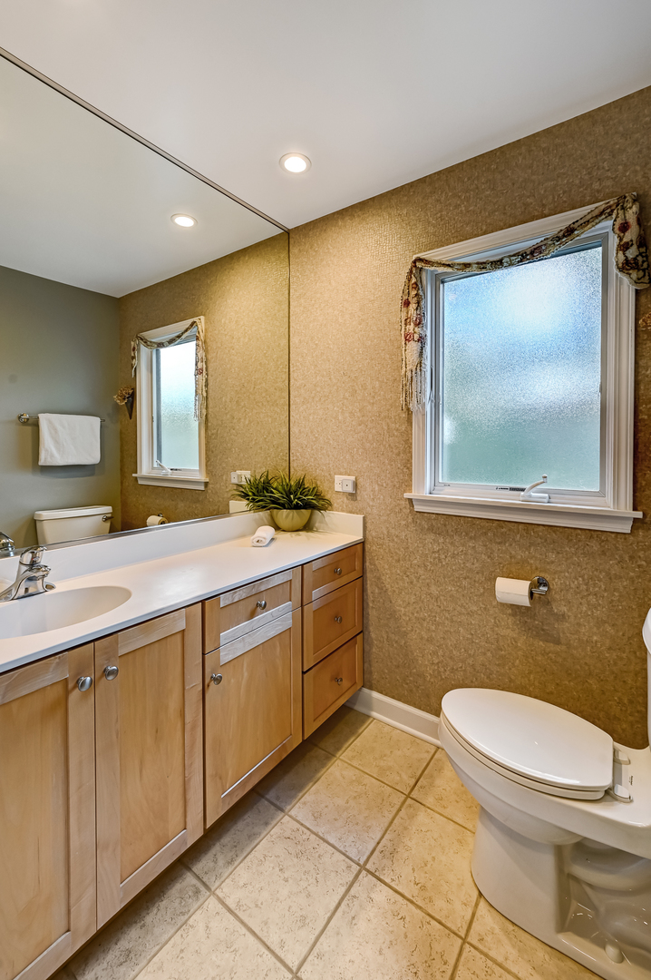 1200 Oak Hill Road Downers Grove, IL 60515 - Photo 17 of 24 a bathroom with a toilet sink and mirror