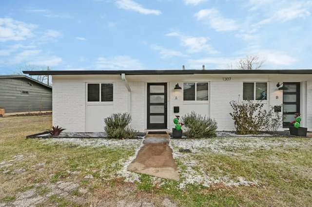 $1,900 | 1307 Falcon Cove, Unit A, Austin, TX 78745