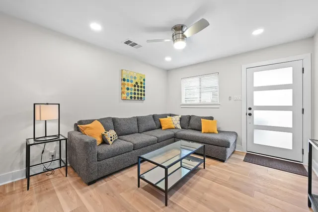 $1,900 | 1307 Falcon Cove, Unit A, Austin, TX 78745