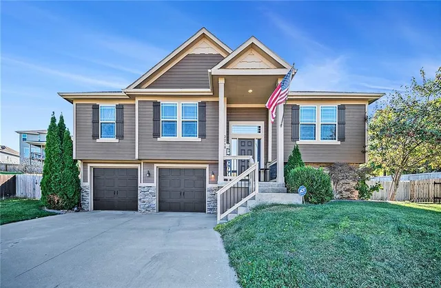 $380,000 | 2210 Northeast Treetop Drive, Blue Springs, MO 64029