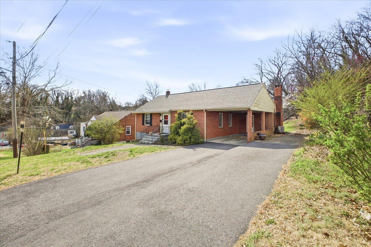 2219 Langdon Road Southwest Roanoke, VA 24015 - Photo 3 of 27 03-2219 Langdon Rd SW 03