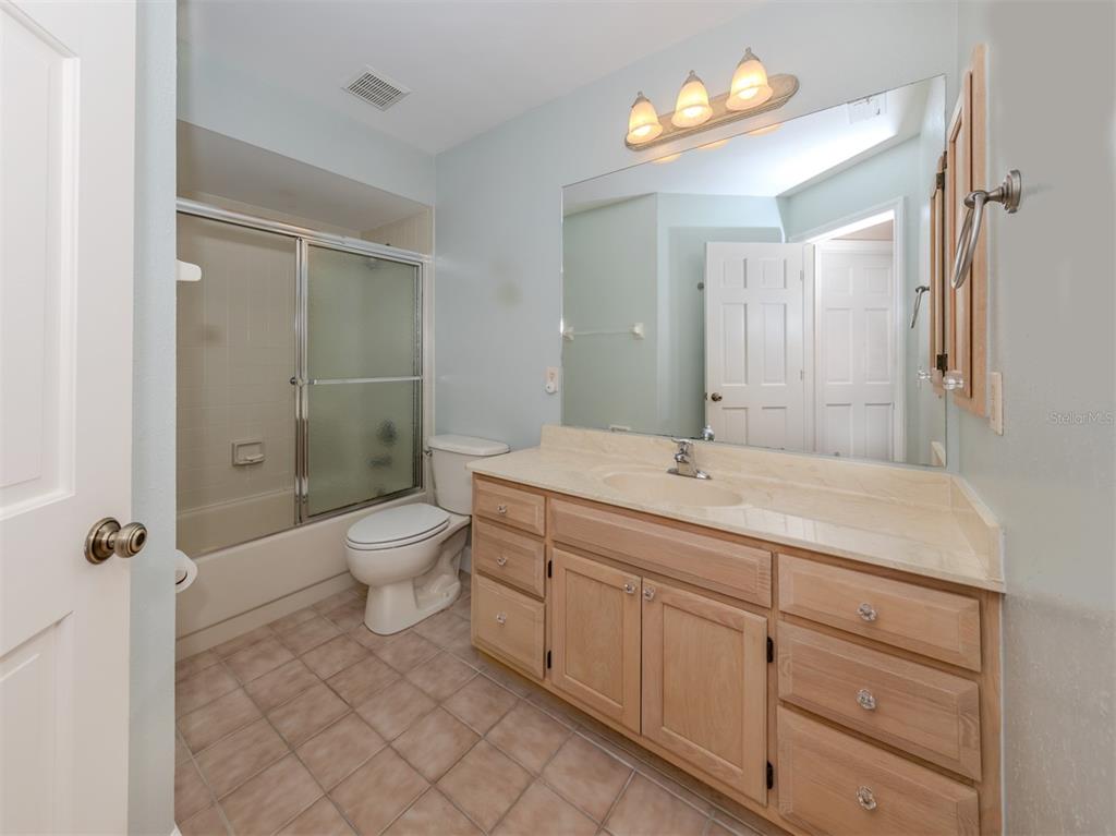 424 Cardiff Road, Unit 27 Venice, FL 34293 - Photo 14 of 65