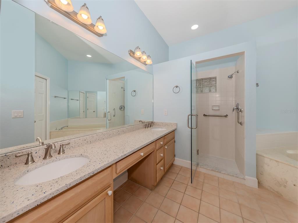 424 Cardiff Road, Unit 27 Venice, FL 34293 - Photo 9 of 65