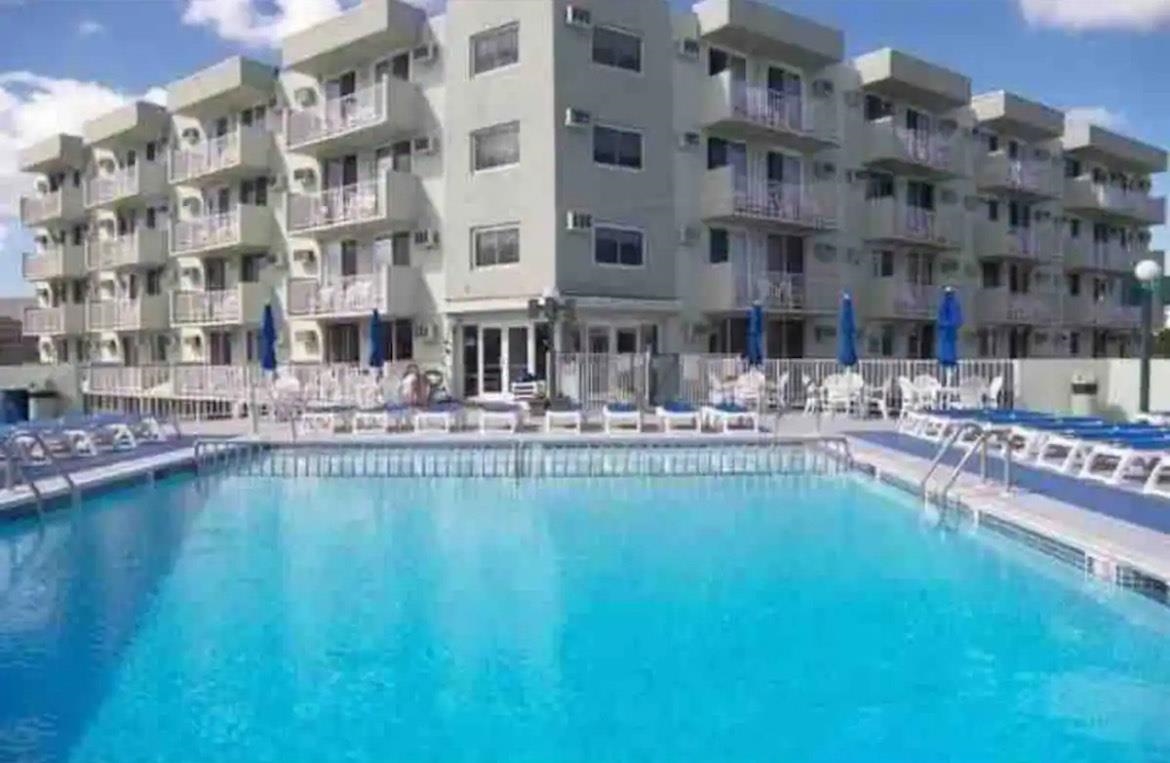 225 East Wildwood Ave Unit 402  