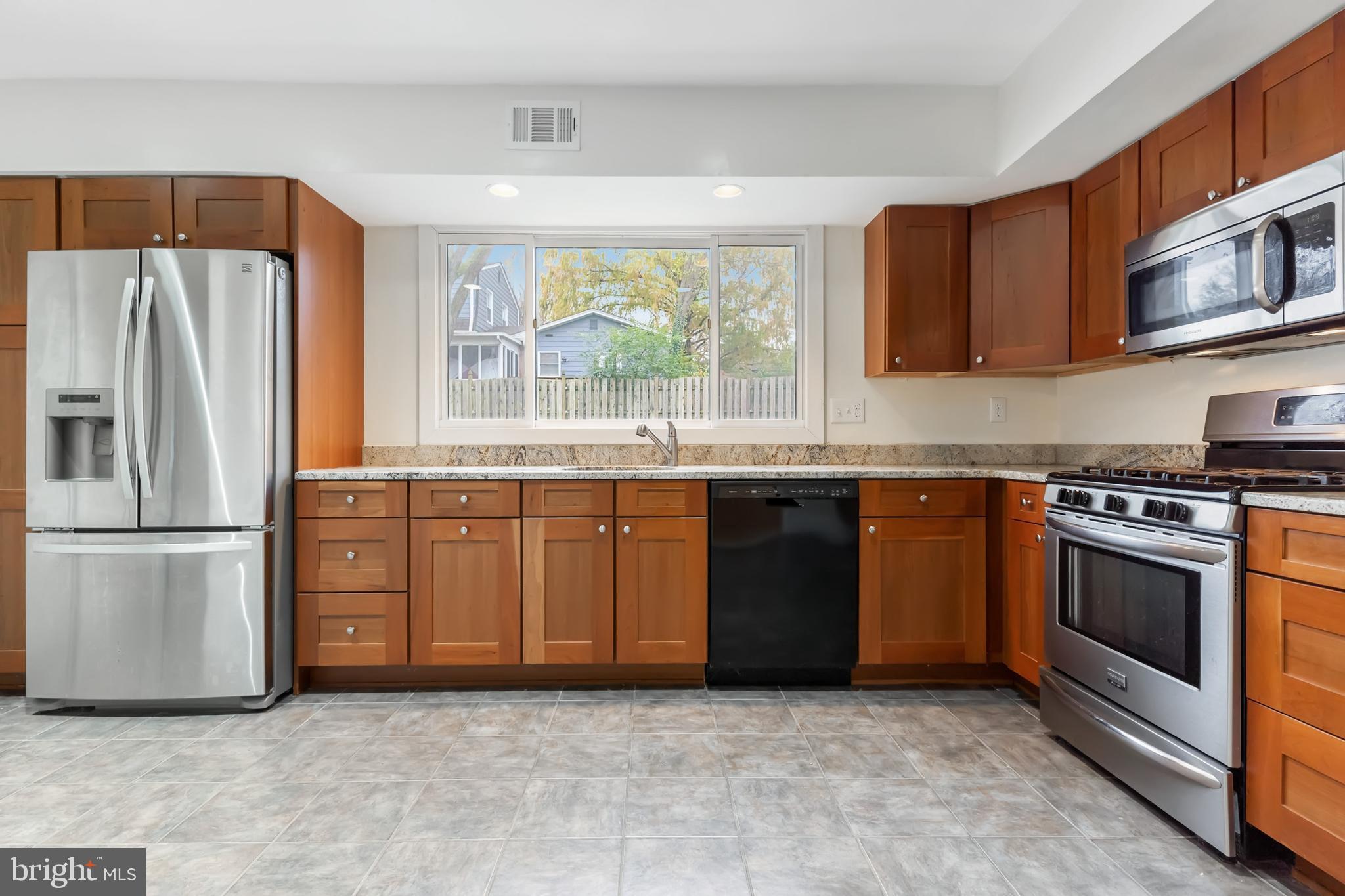 11810 Milbern Drive Potomac, MD 20854 - Photo 13 of 36