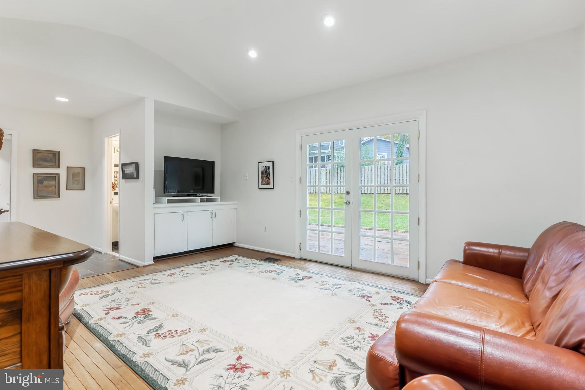 11810 Milbern Drive Potomac, MD 20854 - Photo 15 of 36