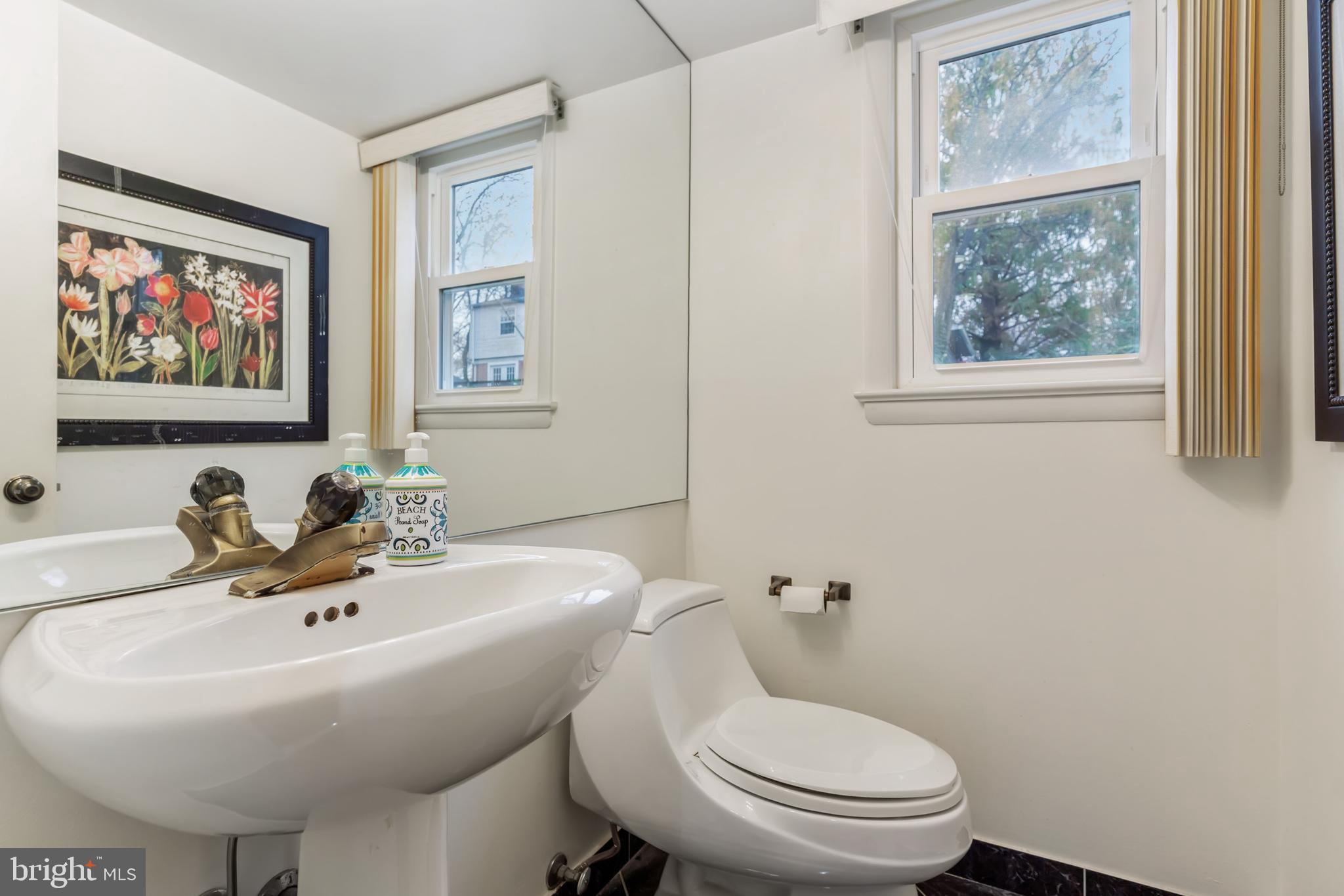 11810 Milbern Drive Potomac, MD 20854 - Photo 17 of 36 Powder Room