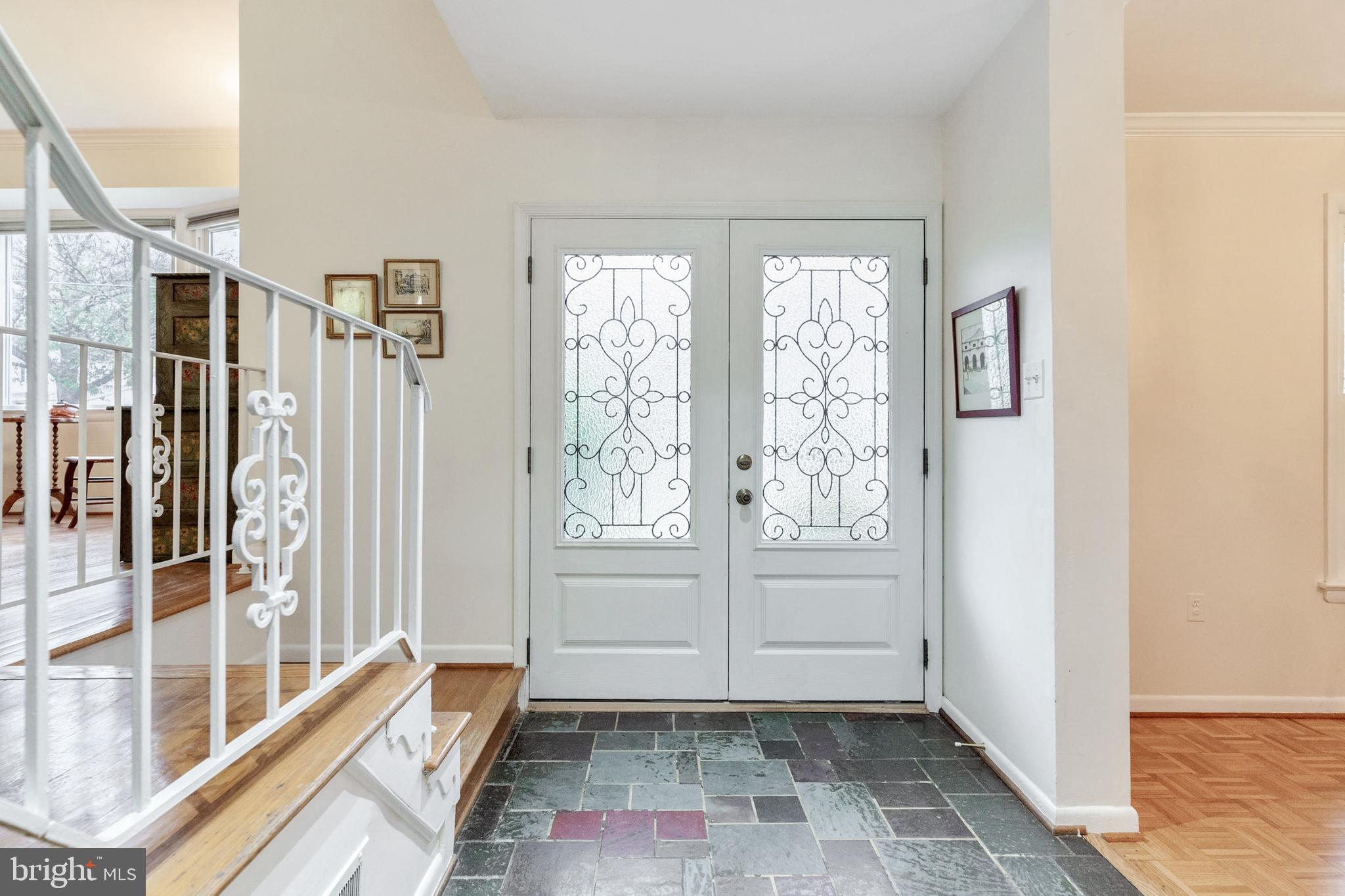 11810 Milbern Drive Potomac, MD 20854 - Photo 3 of 36 Warm and welcoming Foyer