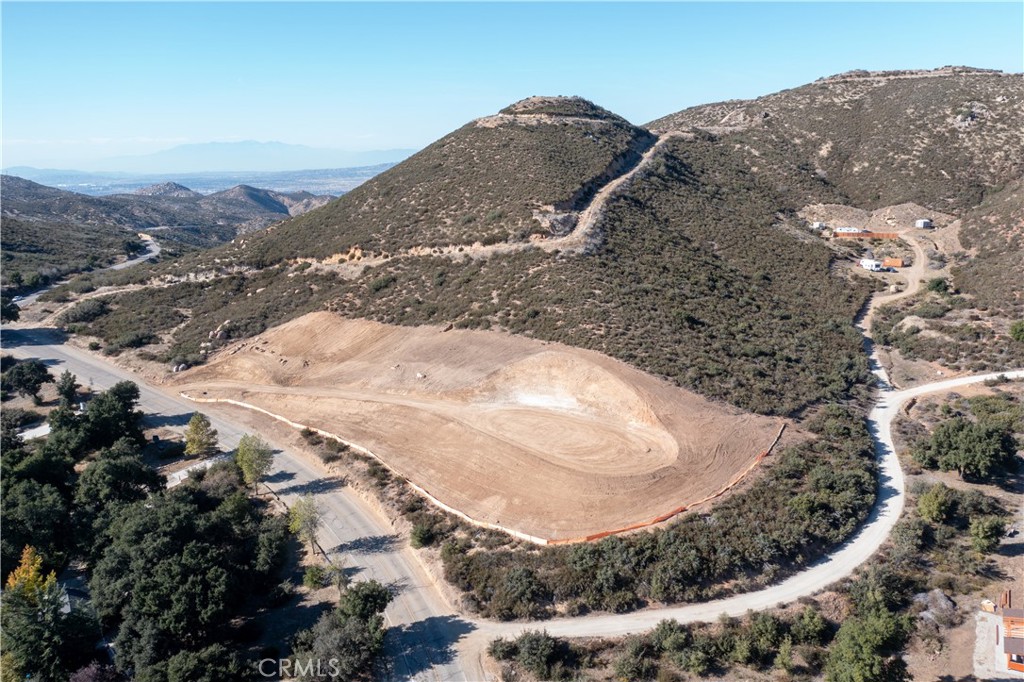 47066 Twin Pines Road Banning, CA 92220 - Photo 13 of 19 a view of a dry yard with green space