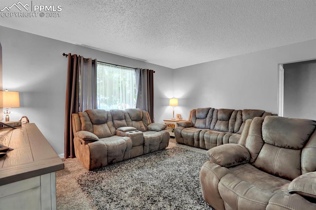35 Calhoun Road Pueblo, CO 81001 - Photo 2 of 24