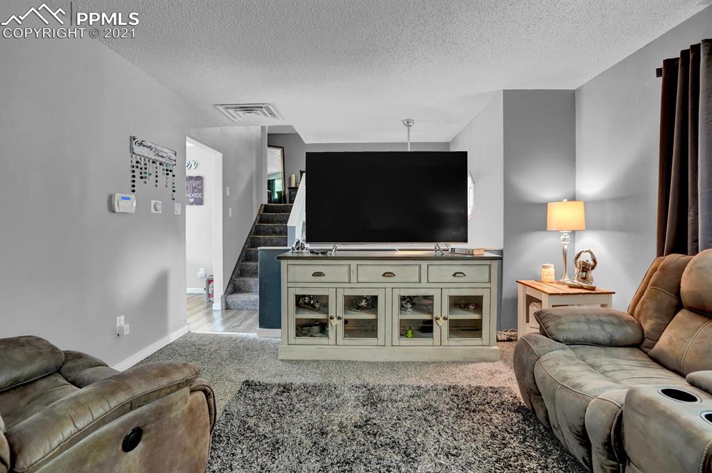 35 Calhoun Road Pueblo, CO 81001 - Photo 3 of 24