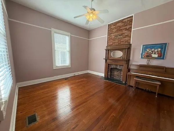 $299,900 | 2104 Vinton Avenue, Memphis, TN 38104