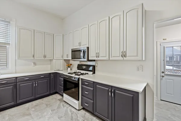 $299,900 | 2104 Vinton Avenue, Memphis, TN 38104