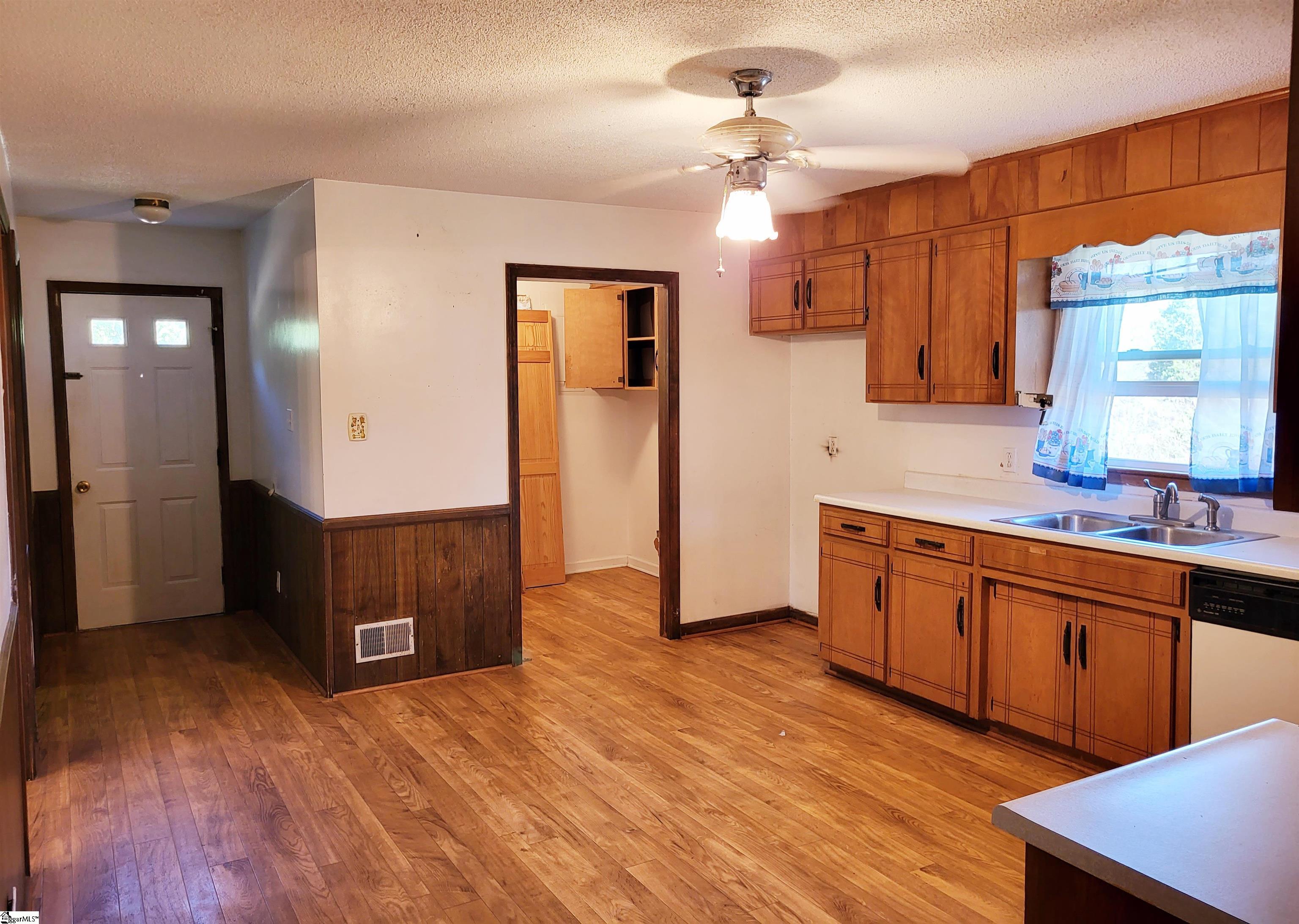 202 Ray Hill Road Moore, SC 29369 - Photo 6 of 26 Gallery Image 6