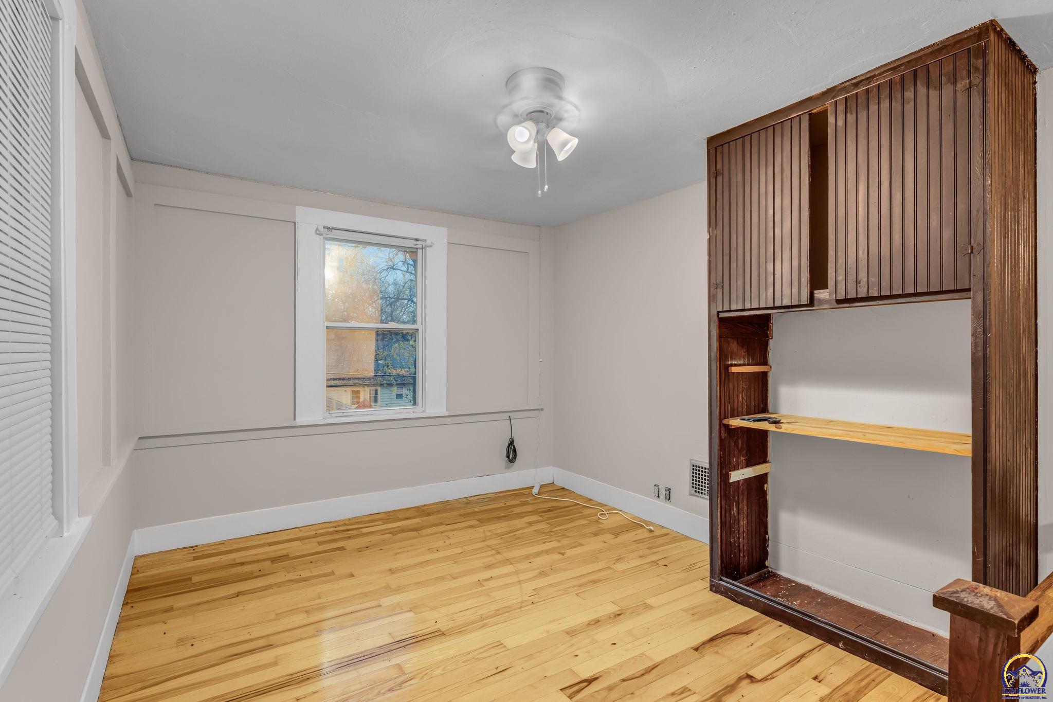 700 Southwest Roosevelt Street Topeka, KS 66606 - Photo 20 of 23