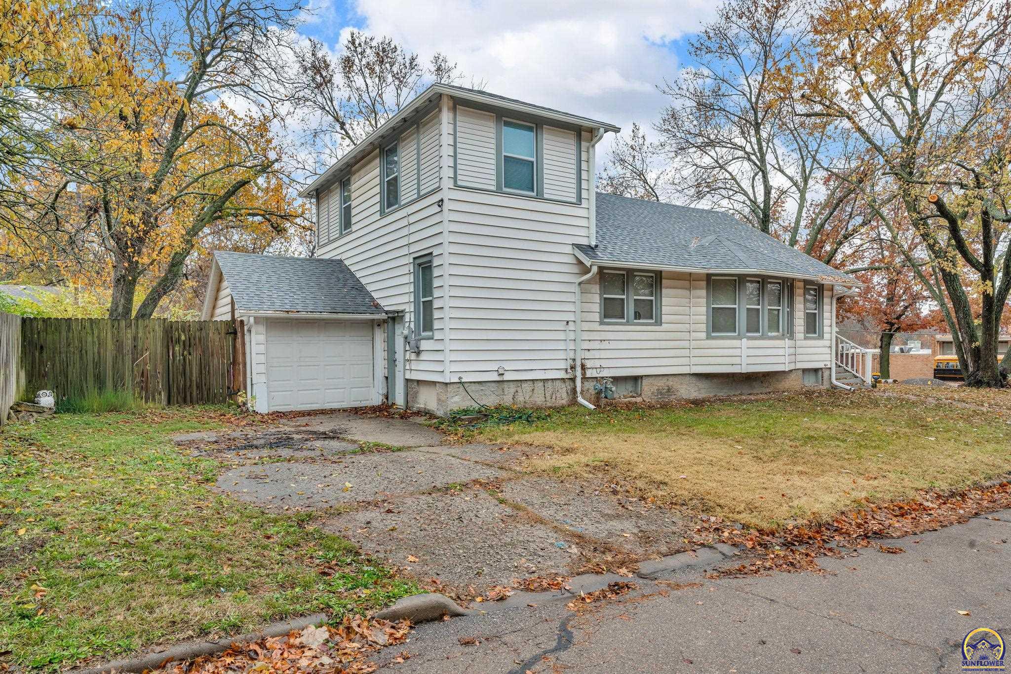 700 Southwest Roosevelt Street Topeka, KS 66606 - Photo 2 of 23