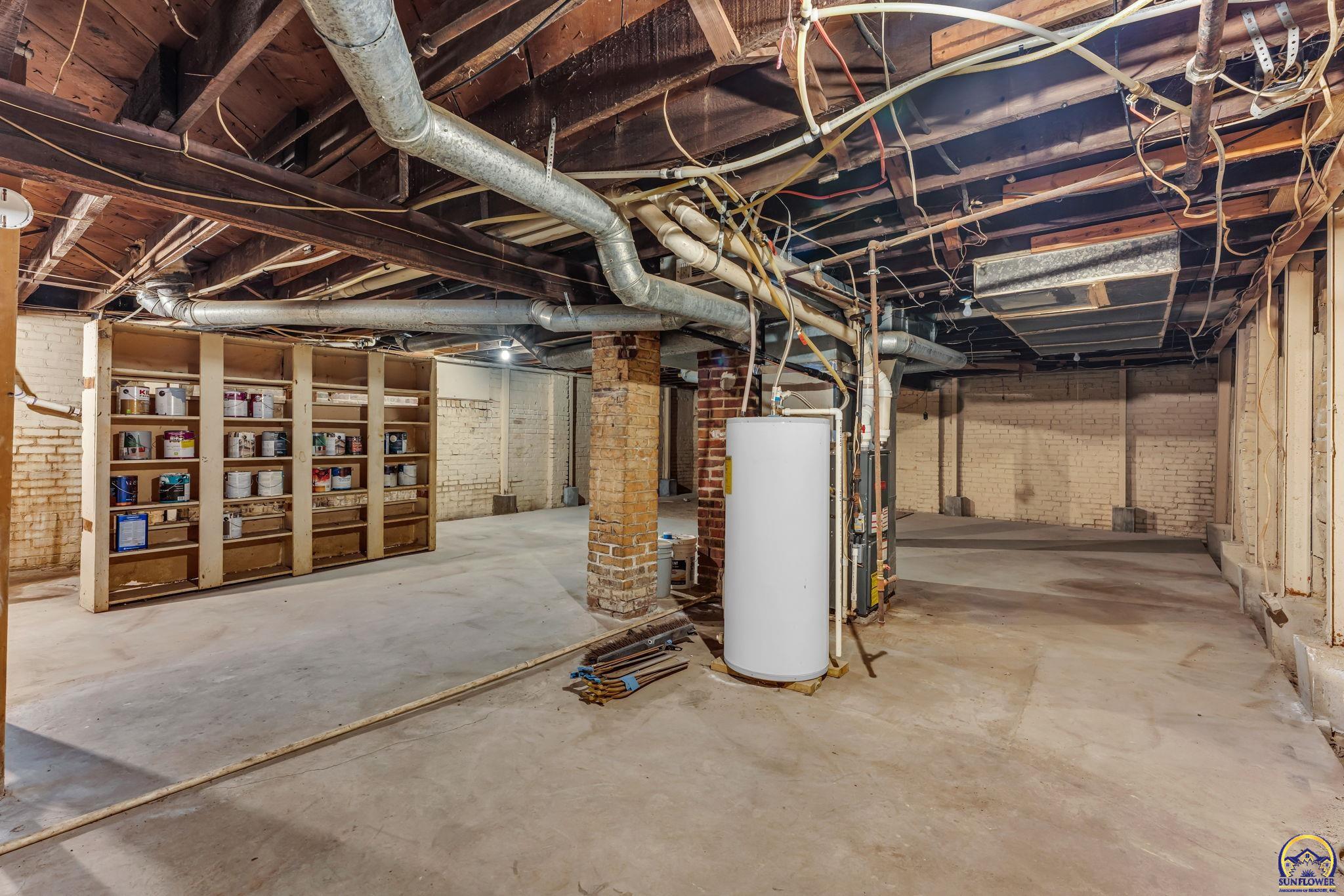 700 Southwest Roosevelt Street Topeka, KS 66606 - Photo 22 of 23