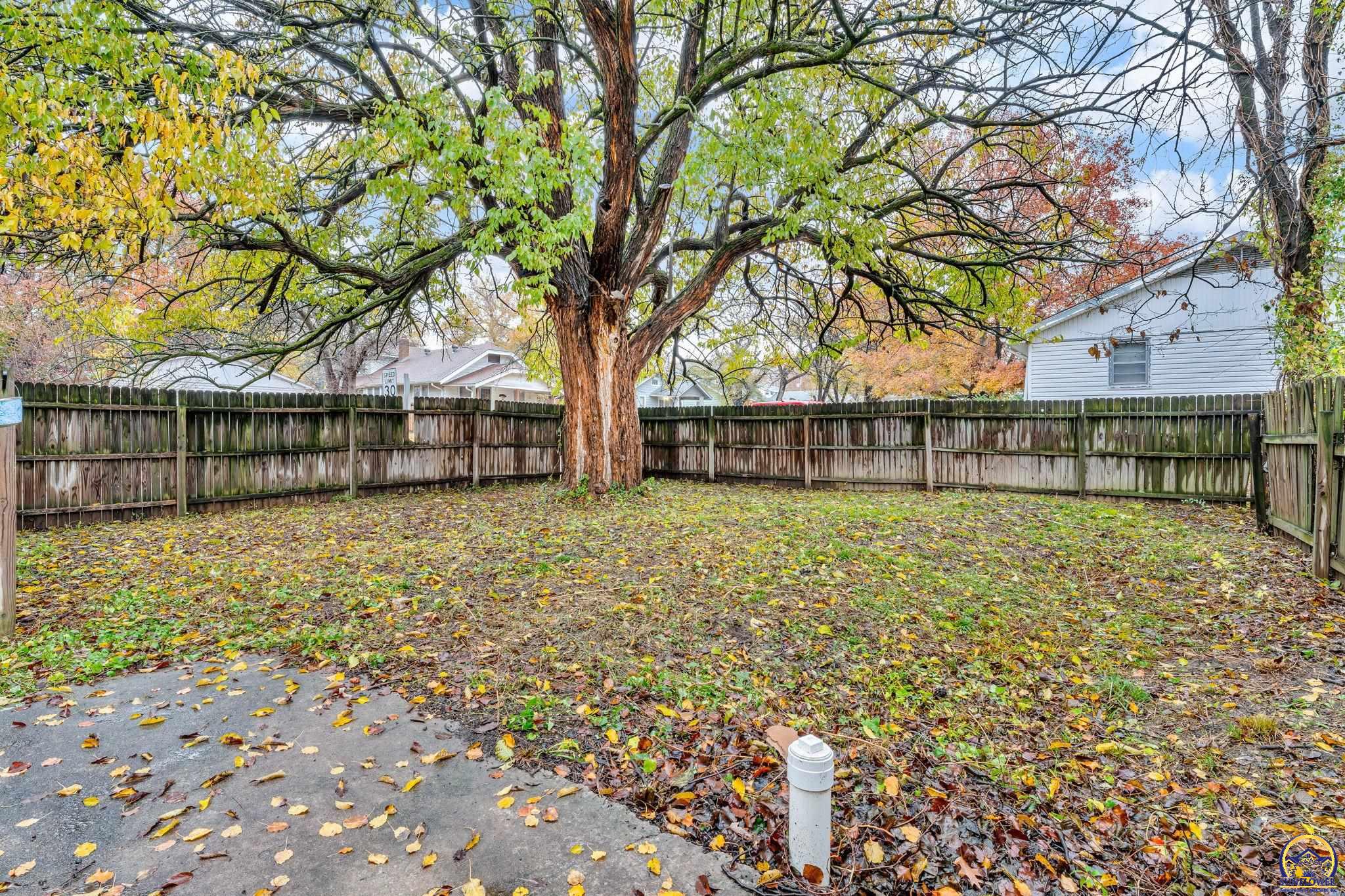700 Southwest Roosevelt Street Topeka, KS 66606 - Photo 5 of 23