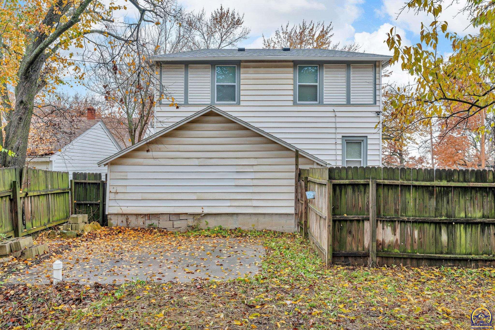 700 Southwest Roosevelt Street Topeka, KS 66606 - Photo 7 of 23