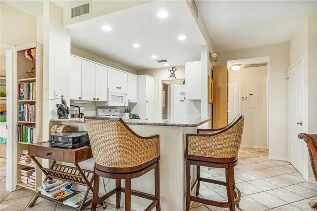 $7,500 | 1385 Winding Oaks Circle West, Unit 702, Vero Beach, FL 32963