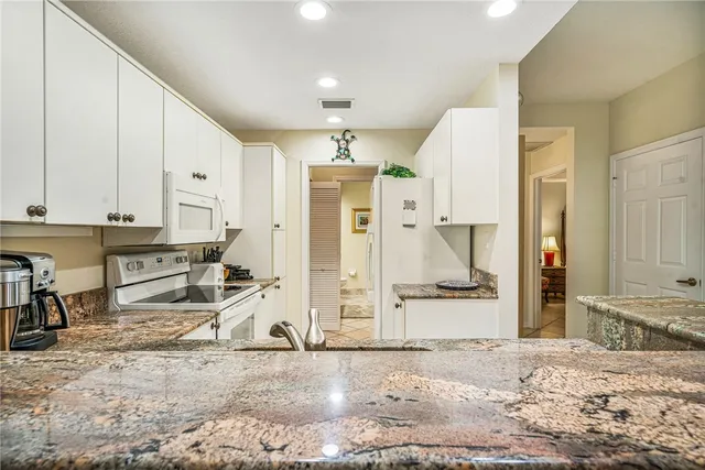 $7,500 | 1385 Winding Oaks Circle West, Unit 702, Vero Beach, FL 32963