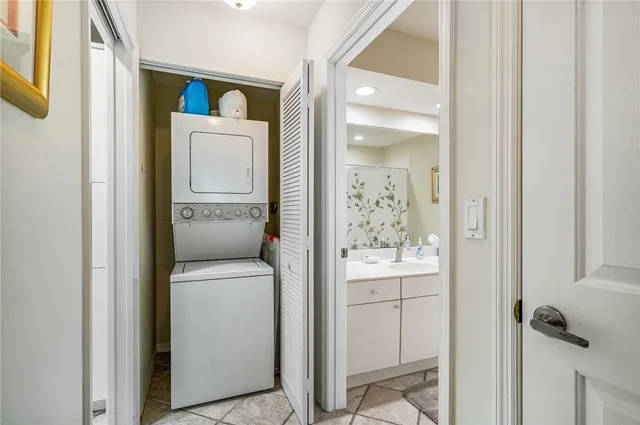 $7,500 | 1385 Winding Oaks Circle West, Unit 702, Vero Beach, FL 32963