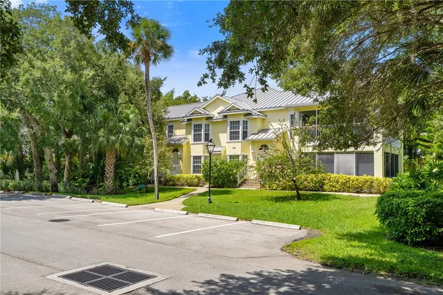 $7,500 | 1385 Winding Oaks Circle West, Unit 702, Vero Beach, FL 32963