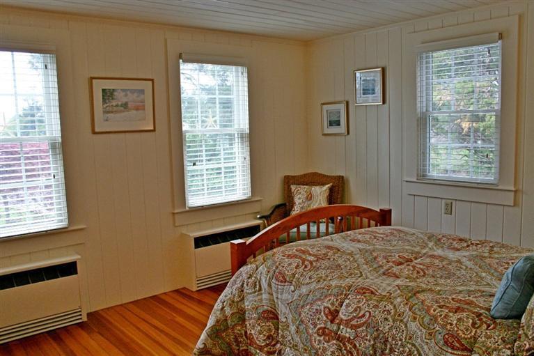 45 Gibson Road Orleans, MA 02653 - Photo 7 of 33 a bedroom with a bed and a window