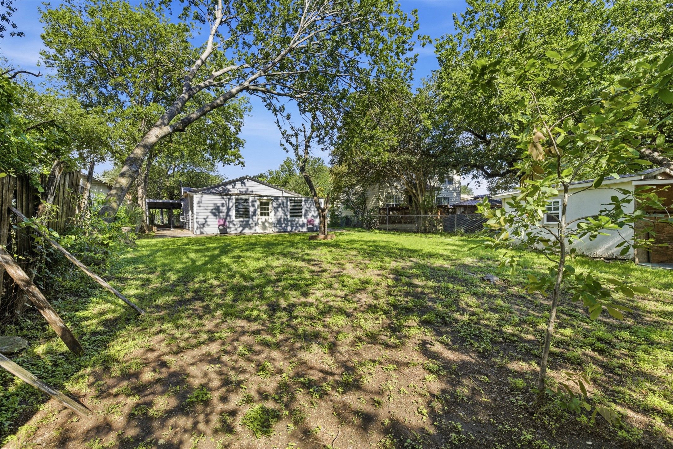 1313 Perez Street Austin, TX 78721 - Photo 6 of 20