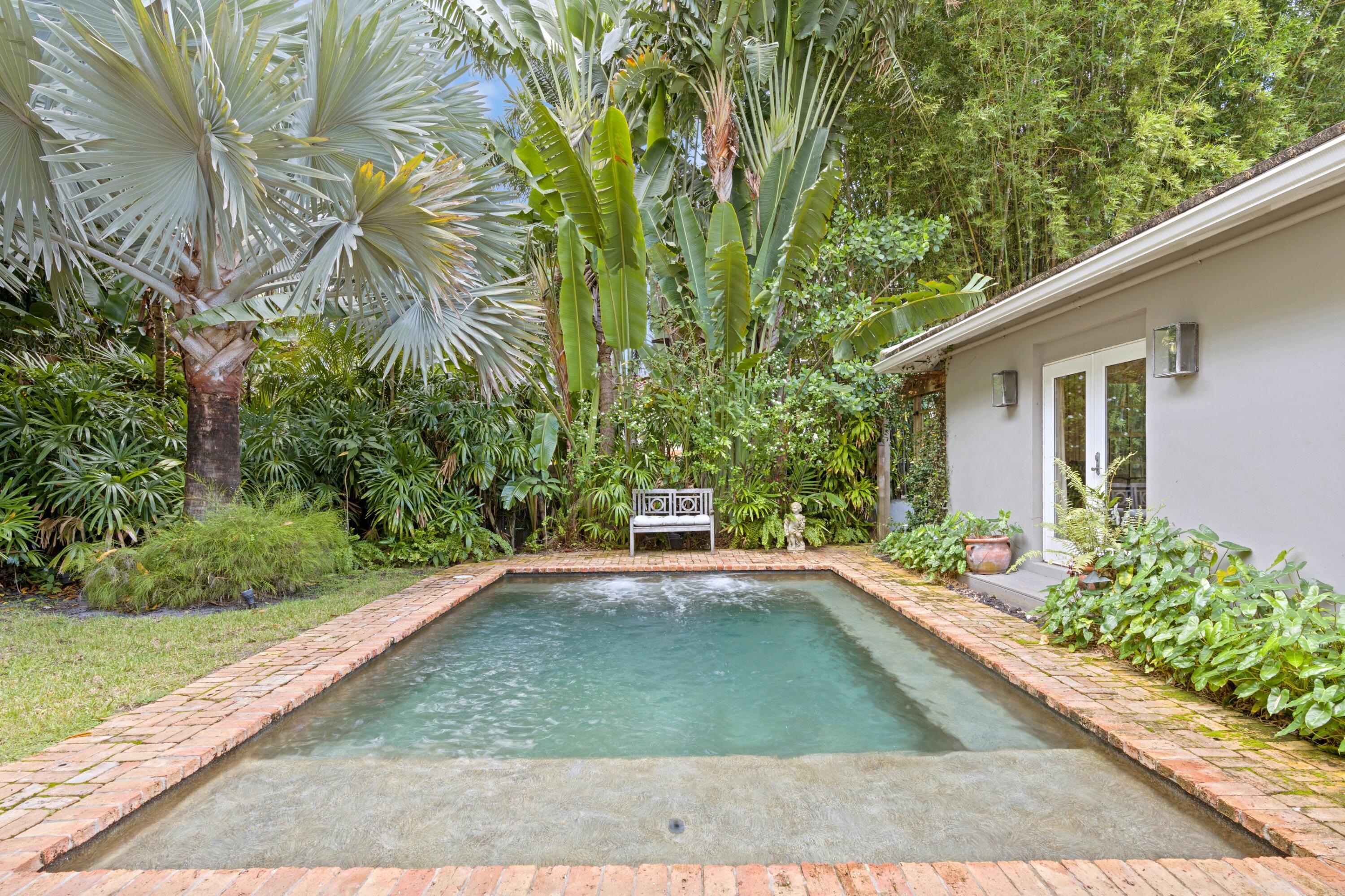 733 Sunset Road West Palm Beach, FL 33401 - Photo 27 of 32 Pool