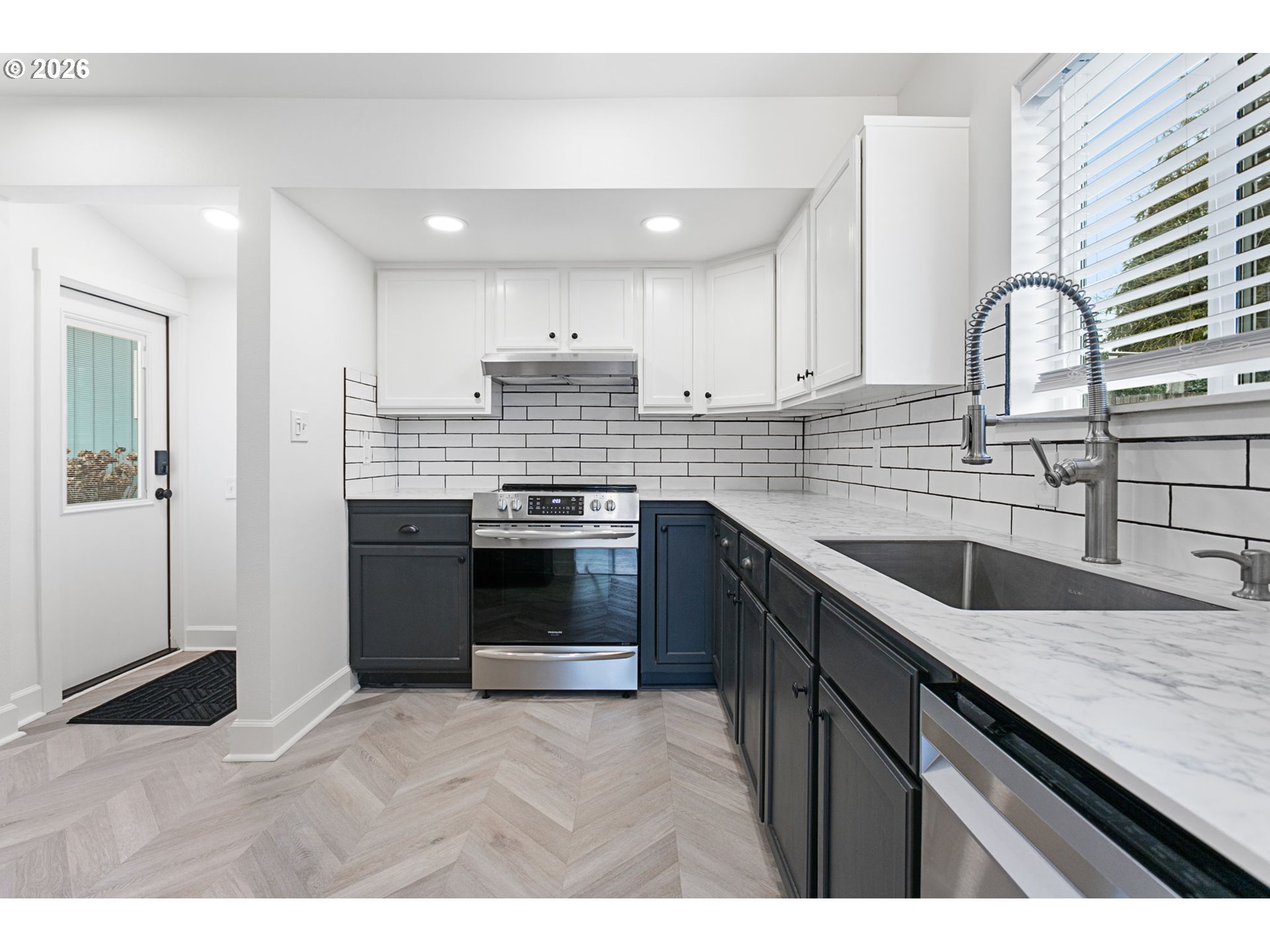 418 Dewey Street Oregon City, OR 97045 - Photo 5 of 22