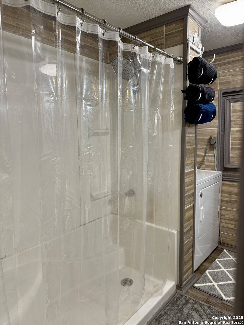 508 East Thornton Street Three Rivers, TX 78071 - Photo 13 of 17 a bathroom with a shower and a sink