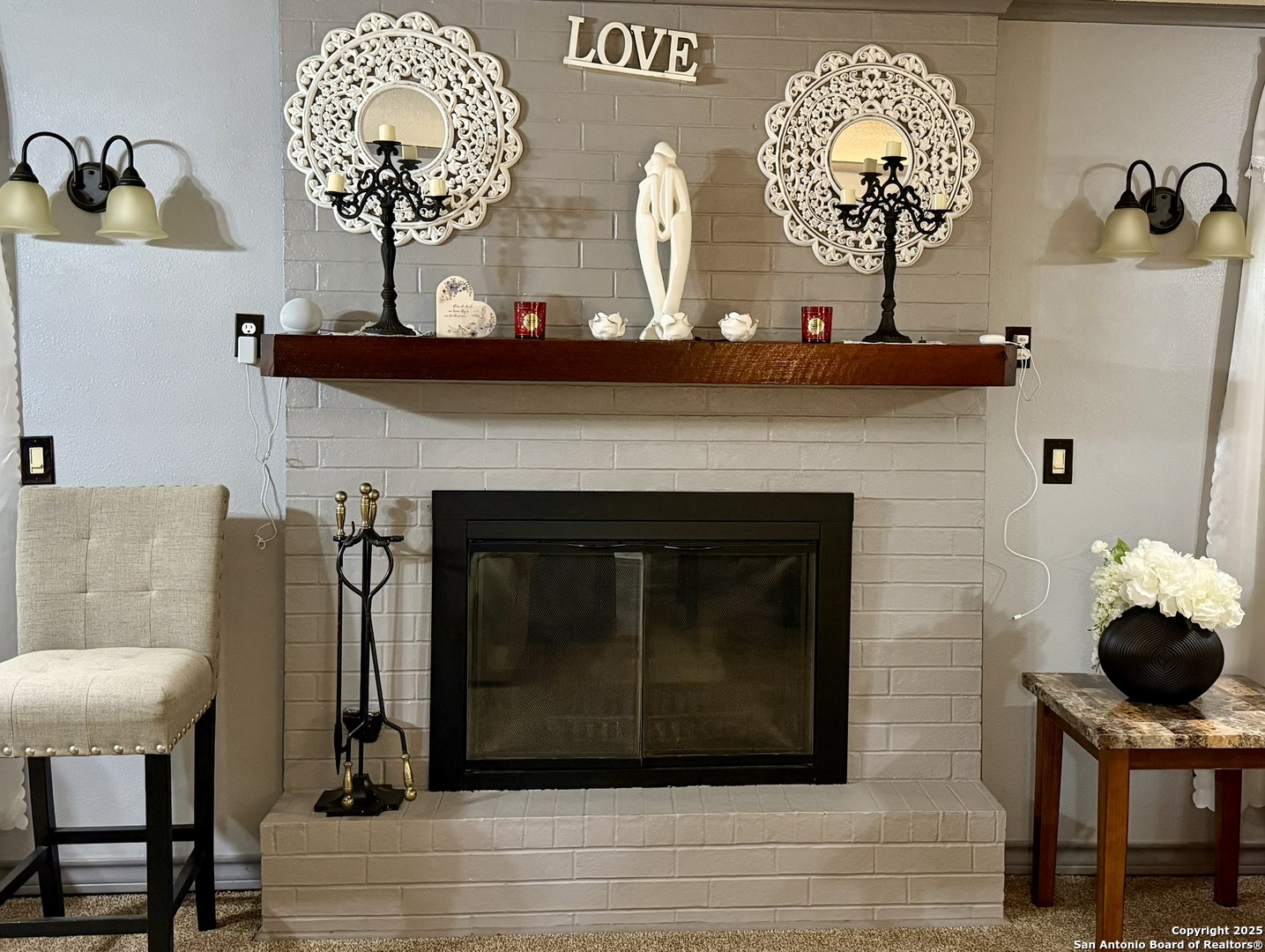 508 East Thornton Street Three Rivers, TX 78071 - Photo 4 of 17 a living room with a fireplace a chandelier and a mirror