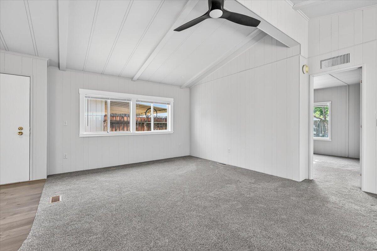 555 Freeman Road, Unit 127 Central Point, OR 97502 - Photo 6 of 32 06-6