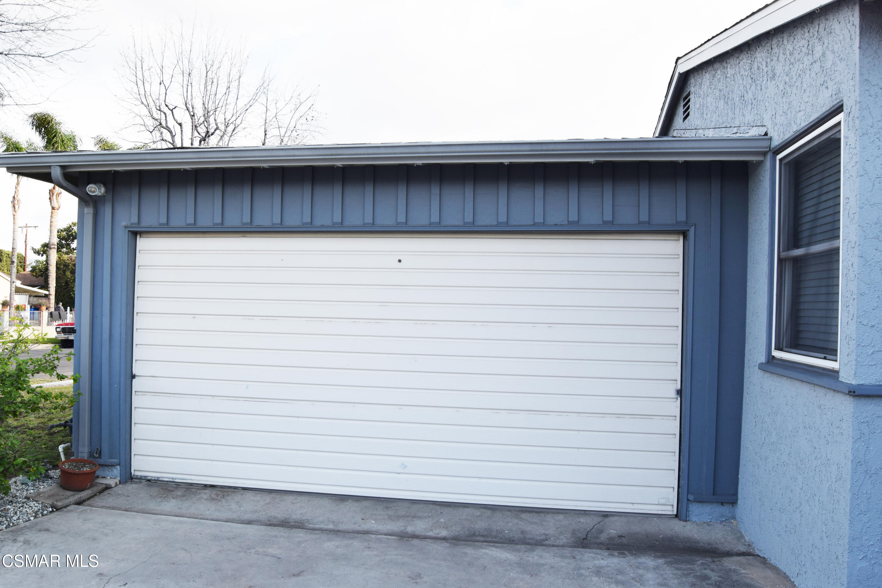 9131 Bartee Avenue Arleta, CA 91331 - Photo 25 of 27 a white house with a outdoor space