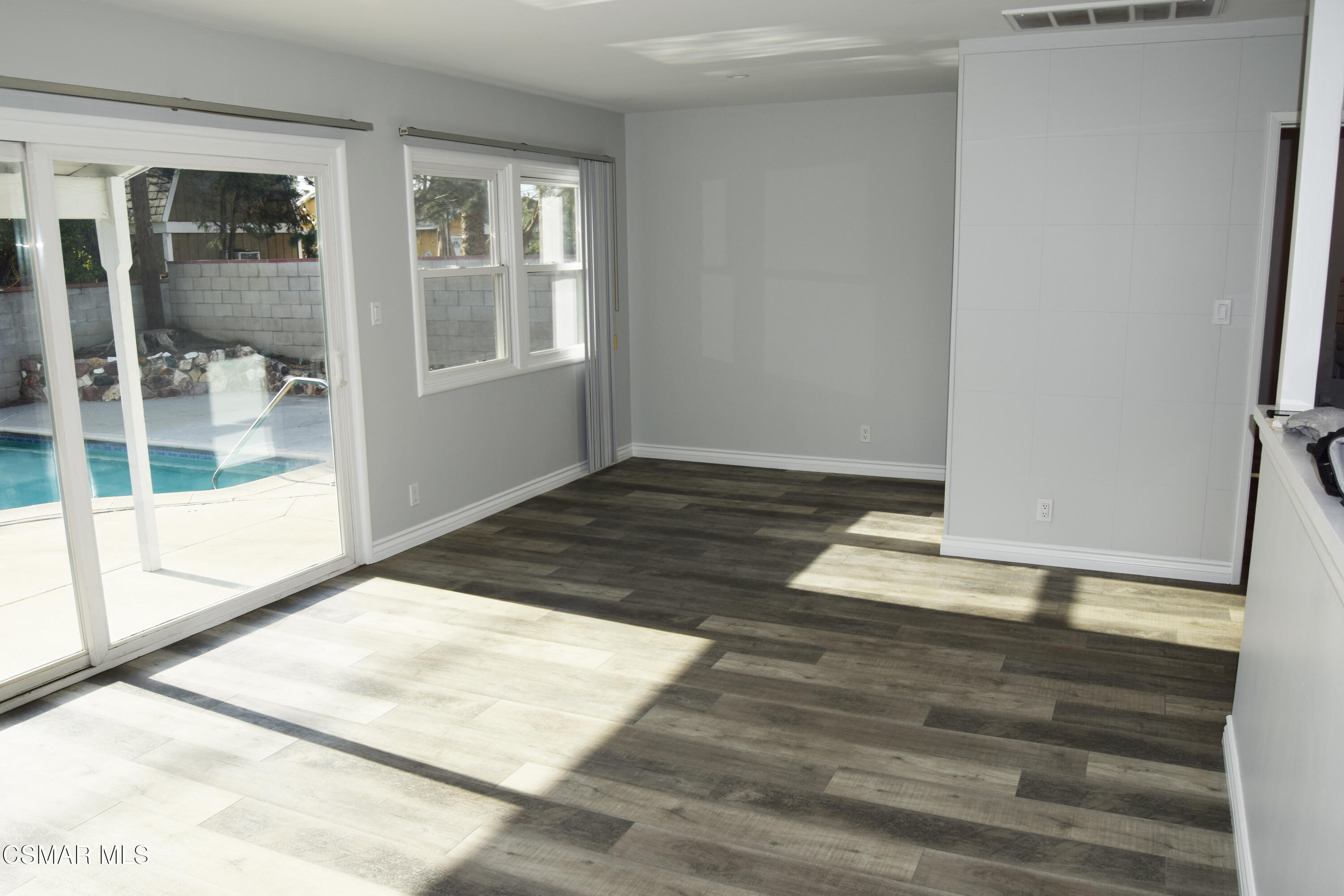 9131 Bartee Avenue Arleta, CA 91331 - Photo 7 of 27 a view of an empty room and window