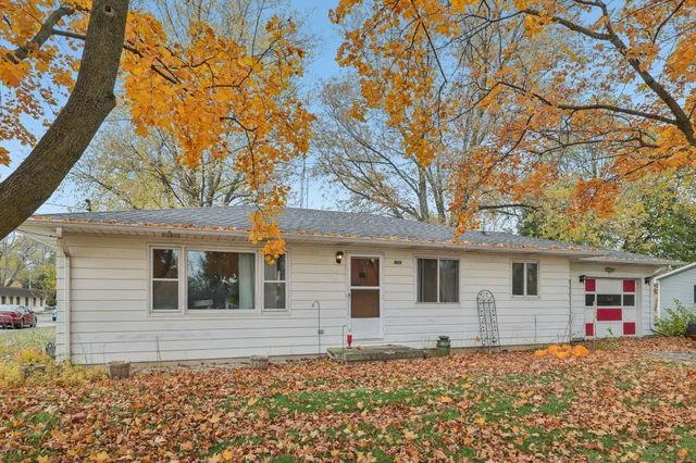 $300,000 | 909 Mulberry Street, Lake Mills, WI 53551