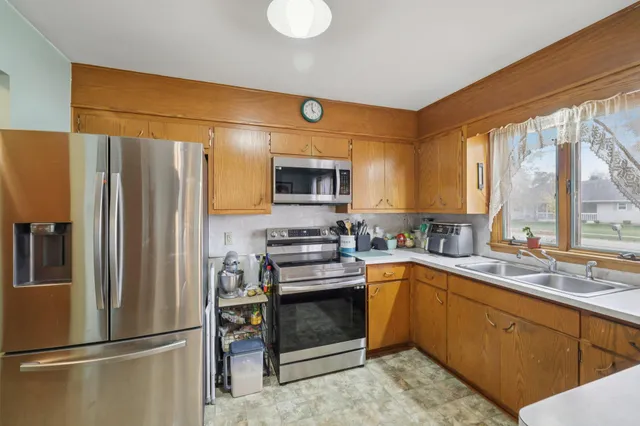 $300,000 | 909 Mulberry Street, Lake Mills, WI 53551