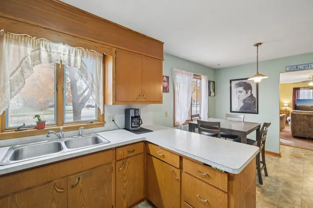 $300,000 | 909 Mulberry Street, Lake Mills, WI 53551