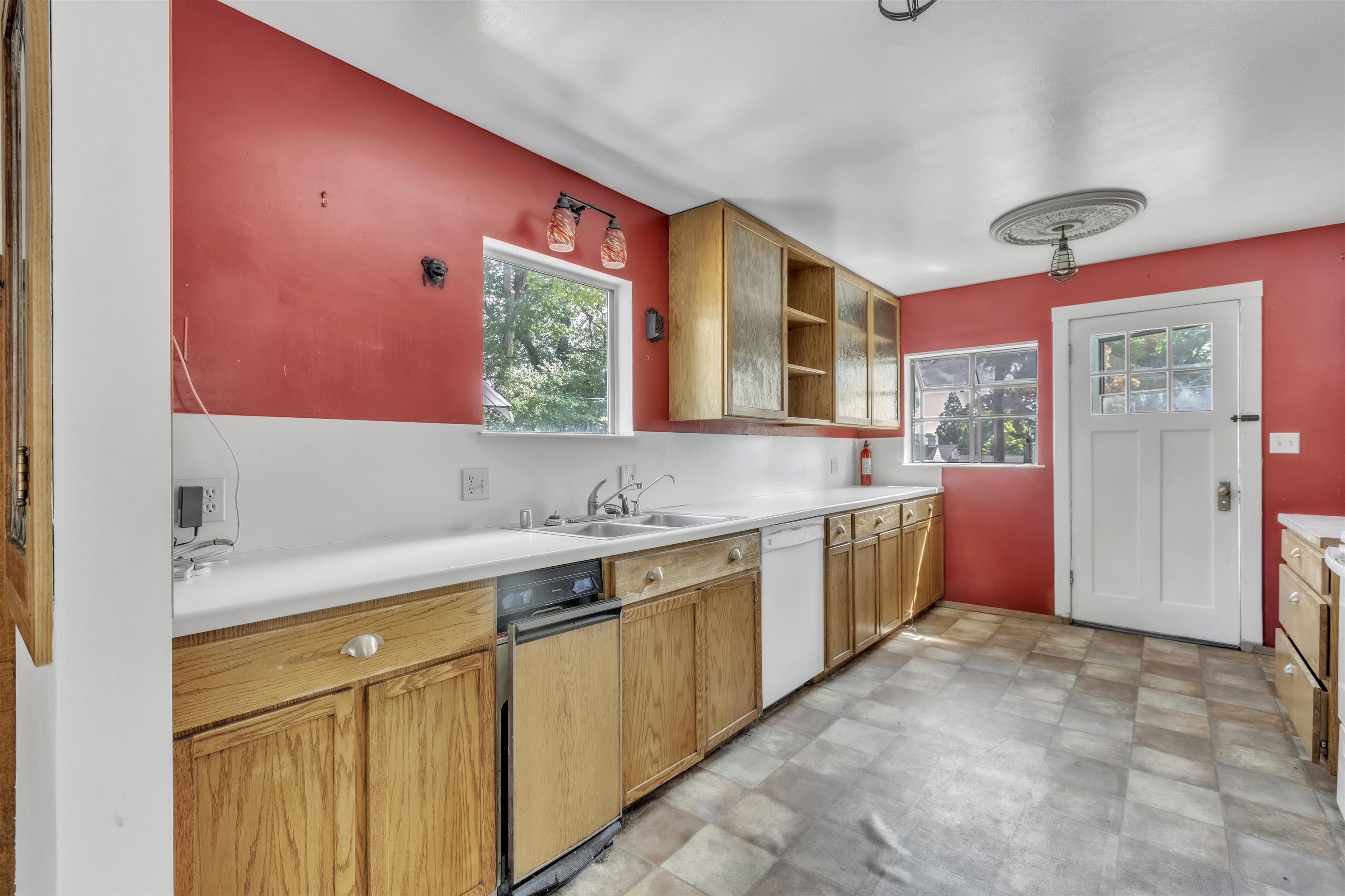 125 South Roop Street Susanville, CA 96130 - Photo 11 of 34