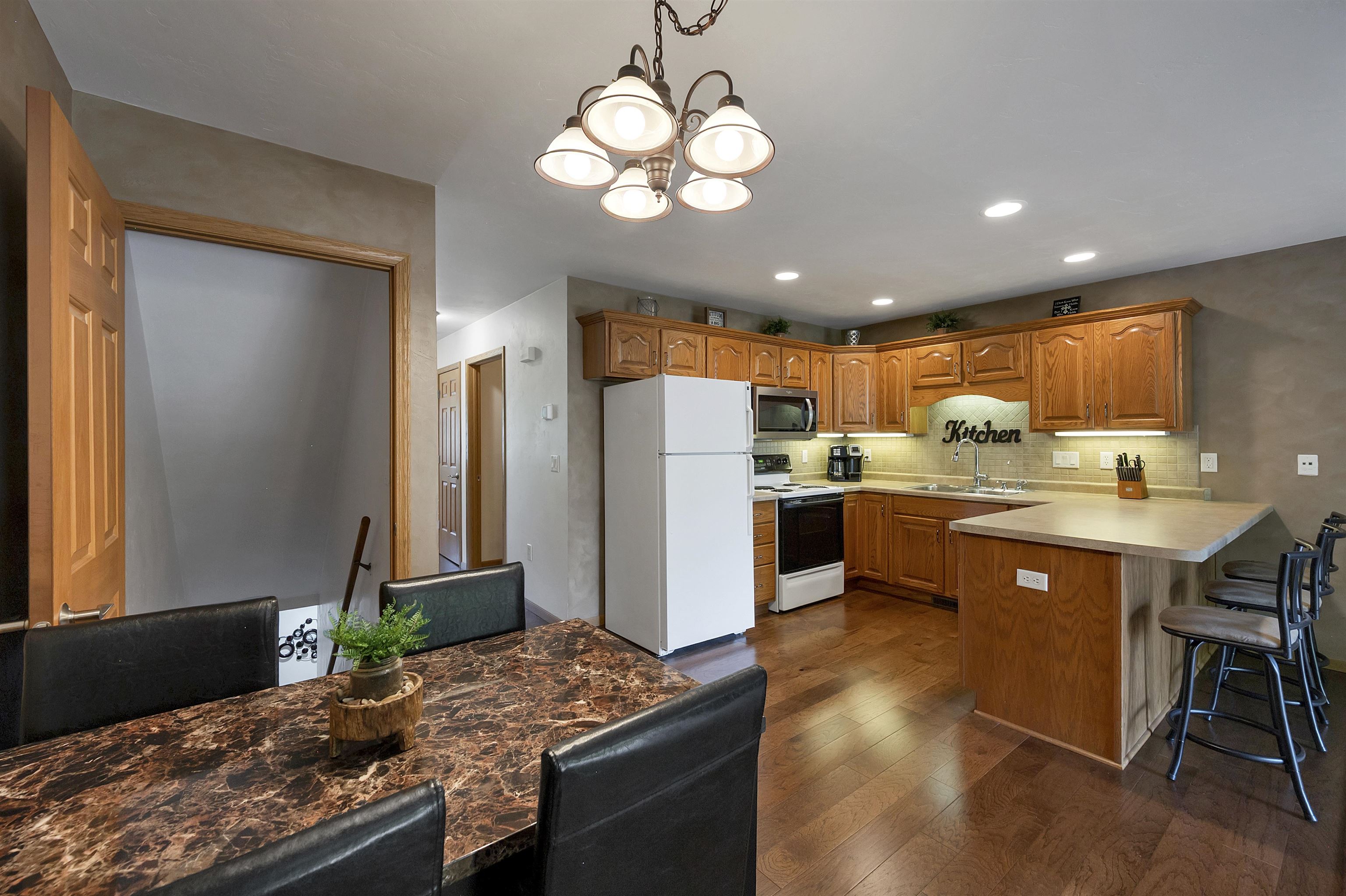 1909 Riverside Drive, Unit H Green Bay, WI 54313 - Photo 7 of 51