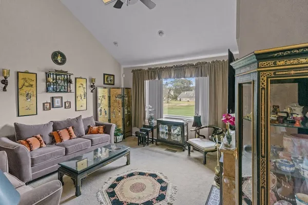 $399,900 | 72B Hilltop Drive, Unit F, North Providence, RI 02904