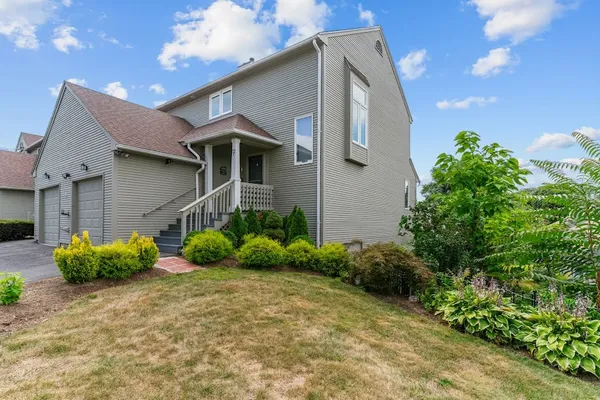 $399,900 | 72B Hilltop Drive, Unit F, North Providence, RI 02904