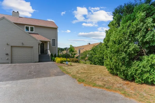 $399,900 | 72B Hilltop Drive, Unit F, North Providence, RI 02904