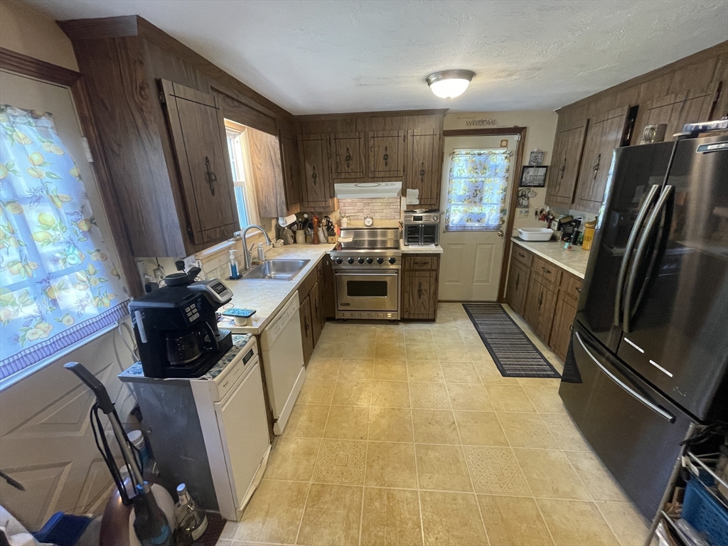 21 Spring Street Plympton, MA 02367 - Photo 8 of 21 Gallery Image 8