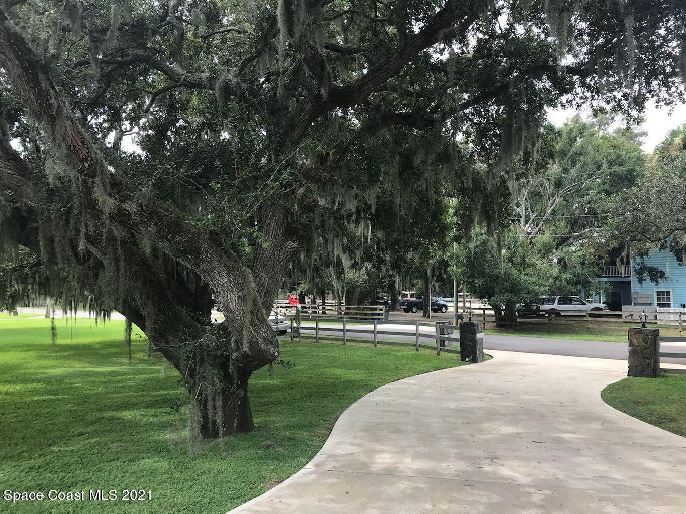 1805 Evers Road Melbourne, FL 32934 - Photo 23 of 29 a park with lots of green space and trees